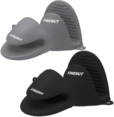 Mini Silicone Oven Mitts by Finenut
