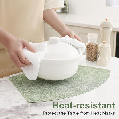 Homaxy Round Table Placemats Set of 6, Washable Wedge Shaped Faux Leather Table Mats, Wipeable Kitchen Dinner Place Mats for Indoor Outdoor, Grass Green