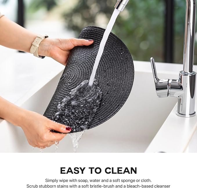Round Placemats Set of 8 Plastic Woven Placemats Washable Wipeable Table Mats for Dining Table Heat Resistant Non-Slip Circle Place Mats (Black)