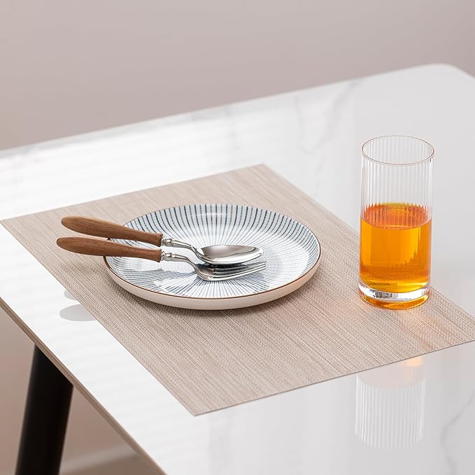 LEXMORE Placemats Set of 4 Vinyl/Plastic Woven Place Mats for Kitchen Table Indoor/Outdoor Washable Placemat Wipeable Dining Table Mats(Beige)