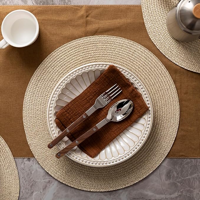 Round Placemats Set of 4 Plastic Woven Placemats Washable Wipeable Table Mats for Dining Table Heat Resistant Non-Slip Circle Place Mats (Beige-Brown)