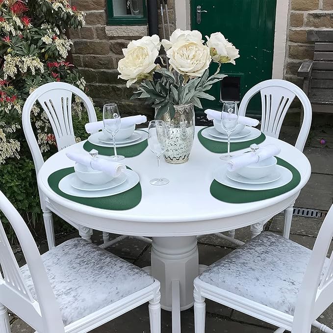 Herda Table Placemats Green Faux Leather Placemats Set of 6 Wipeable Washable Placemats for Round Table for Kitchen Dining Patio Outdoor Indoor Holiday Place Mat Christmas Table Mat