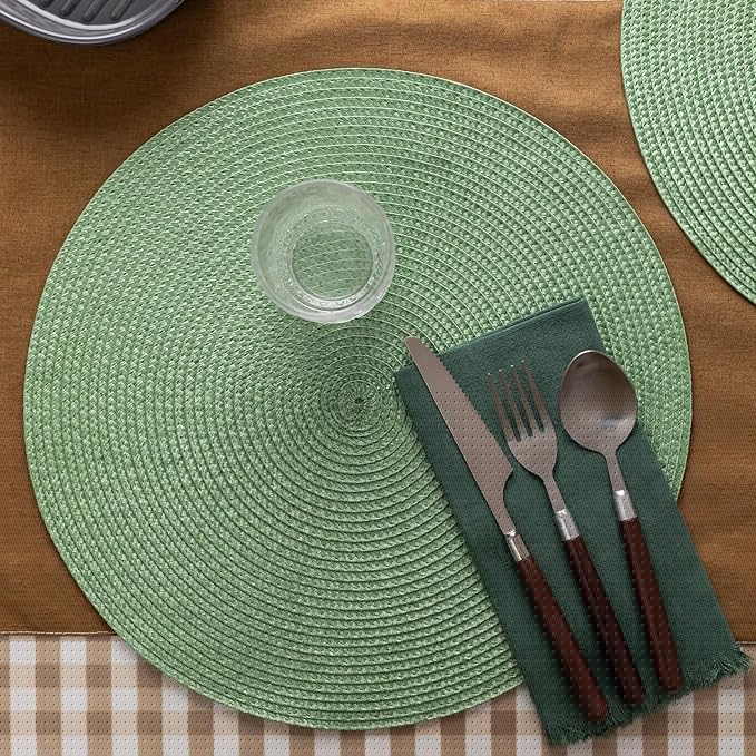 Round Placemats Set of 6 Plastic Woven Placemats Washable Wipeable Table Mats for Dining Table Heat Resistant Non-Slip Circle Place Mats (Green)