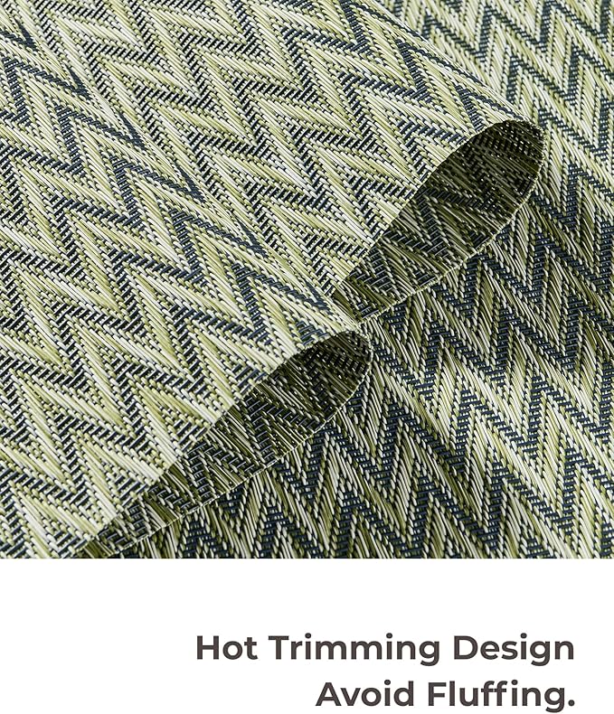 Leetaltree Green Placemats Set of 4 - Heat Resistant Non-Slip Place mats for Dining Table, Washable Durable PVC Vinyl Woven Table Mats（Green Zigzag, 4）