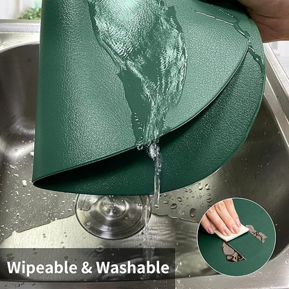 Herda Green Placemats Set of 4 Faux Leather Placemat Wipeable Washable Placemats for Round Table,Table Mat for Kitchen Dining Patio Outdoor Indoor Place Mat 4 Pack for Christmas Holiday Placemats